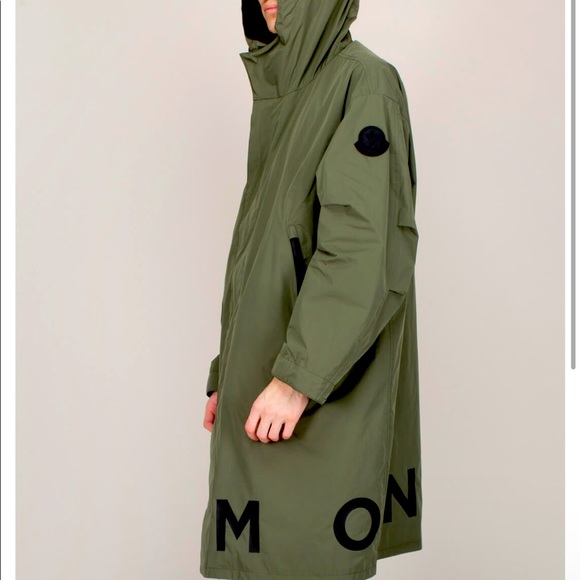 MONCLER
Reversible Green & Black Coffre Coat - Picture 2 of 6